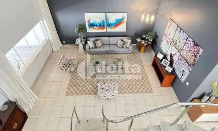 Casa residencial disponível para venda no bairro Jardim Karaíba em Uberlândia-MG