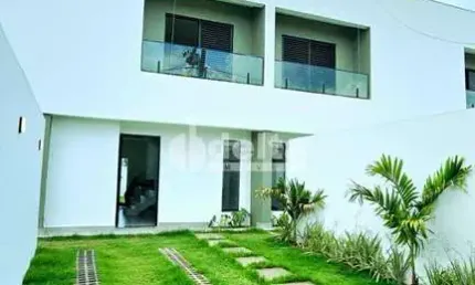 Casa Residencial disponível para Locação e Venda no bairro Shopping Park em Uberlândia-MG