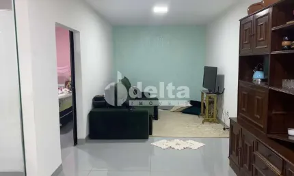 Casa residencial disponível para venda no bairro Jardim Ipanema em Uberlândia-MG