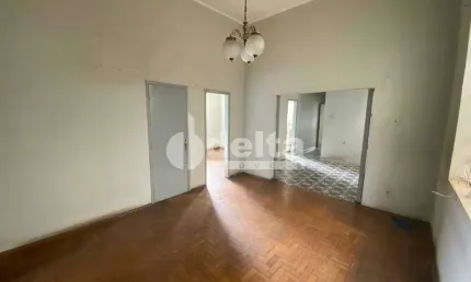 Casa residencial disponível para venda no bairro Centro em Uberlândia-MG