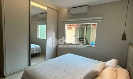 Casa residencial disponível para venda no bairro Alto Umuarama em Uberlândia-MG