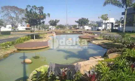Terreno no Condomínio disponível para venda no bairro Jardim Sul em Uberlândia-MG