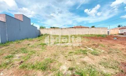 Terreno de esquina disponível para venda 440 m² no bairro Shopping Park em Uberlândia-MG