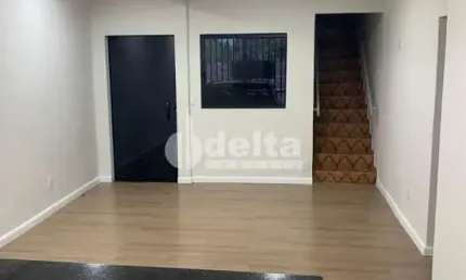 Casa residencial disponível para venda no bairro Custódio Pereira em Uberlândia-MG