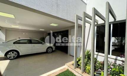 Casa Residencial disponível para venda no bairro Shopping Park em Uberlândia-MG