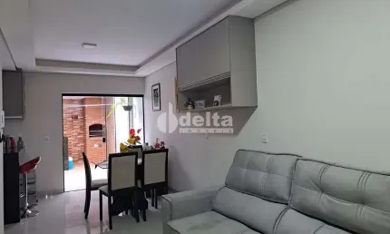 Casa residencial estilo sobrado disponível para venda no bairro Novo Mundo em Uberlândia-MG