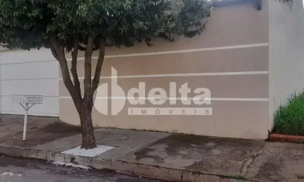Casa residencial disponível para venda no bairro Santa Rosa em Uberlândia-MG