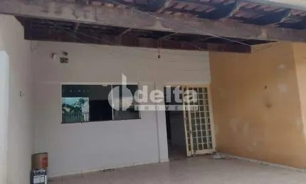Casa residencial disponível para venda no bairro Alto Umuarama em Uberlândia-MG
