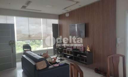 Cobertura  disponível para venda no bairro Santa Mônica em Uberlândia-M
