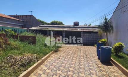 Casa residencial disponível para venda no bairro Laranjeiras em Uberlândia-MG