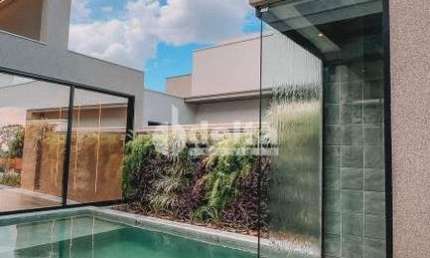 Casa no condomínio Alphaville 1 disponível para venda em Uberlândia-MG