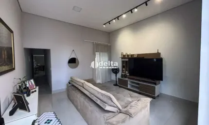 Casa residencial disponível para locação e venda no bairro Granada em Uberlândia-MG.