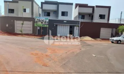 Casa residencial disponível para venda no bairro Grand Ville em Uberlândia - MG.
