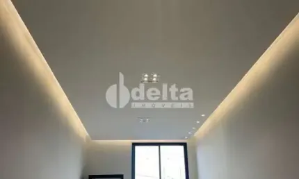 Casa residencial disponível para venda no bairro Quinta Alto Umuarama em Uberlândia - MG.