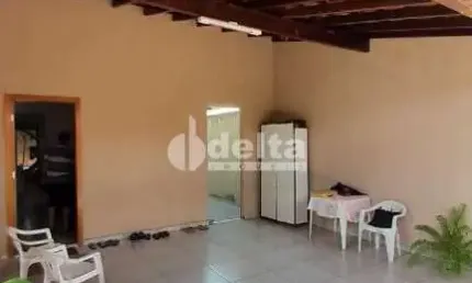 Casa com 3 quartos à venda no Jardim das Palmeiras, Uberlândia 