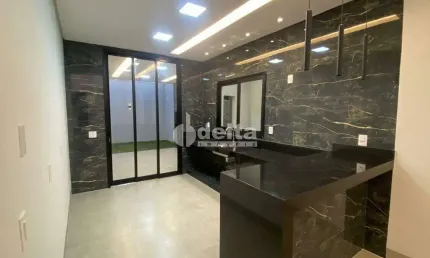 Casa residencial disponível para venda no bairro Granada em Uberlândia-MG