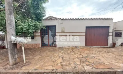 Casa com 5 quartos à venda no Daniel Fonseca, Uberlândia 