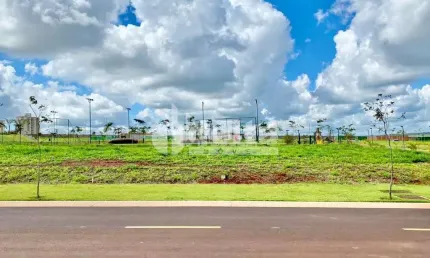 Terreno no Condomínio disponível para venda no bairro Tamboré em Uberlândia-MG