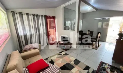 Casa Residencial disponível para venda no bairro Shopping Park em Uberlândia-MG.