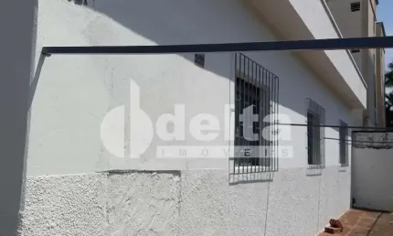 Casa residencial disponível para venda no bairro Lídice em Uberlândia-MG