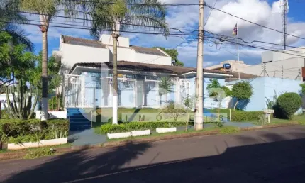 Casa comercial disponível para locação e venda no bairro Vigilato Pereira em Uberlândia-MG