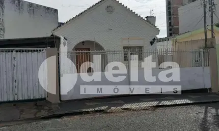 Casa residencial disponível para venda no bairro Centro em Uberlândia-MG