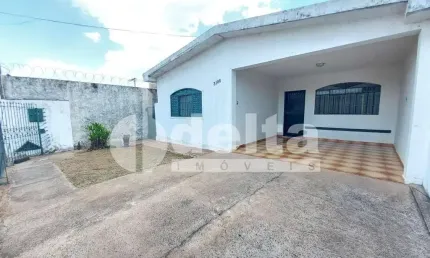 Casa residencial disponível para venda no bairro Umuarama em Uberlândia-MG