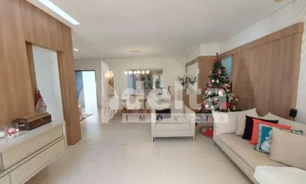 Casa residencial disponível para venda no bairro Santa Mônica em Uberlândia-MG