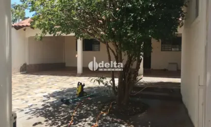 Casa disponível para venda no bairro Jardim Europa em Uberlândia-MG