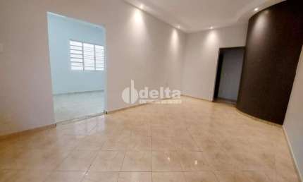 Casa residencial disponível para locação e venda no bairro Centro em Uberlândia-MG