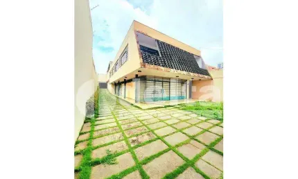 Casa residencial disponível para venda no bairro Centro em Uberlândia-MG
