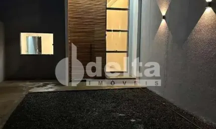 Casa residencial disponível para venda no bairro Jardim Brasília em Uberlândia-MG