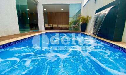Casa residencial disponível para venda no bairro Alto Umuarama em Uberlândia-MG