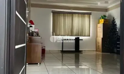 Casa residencial disponível para venda no Bairro Jardim Patrícia em Uberlândia-MG