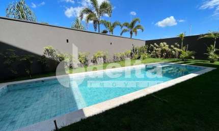 Casa no condomínio Jardim Versailles disponível para venda em Uberlândia-MG