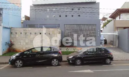 Casa comercial disponível para venda no bairro Osvaldo Resende em Uberlândia-MG