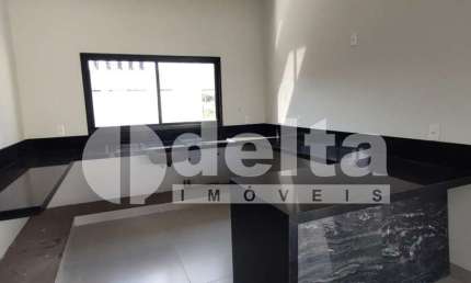 Casa residencial disponível para venda no bairro Novo Mundo em Uberlândia-MG