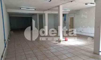 Loja disponível para venda no bairro Santa Rosa em Uberlândia-MG.