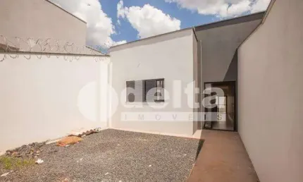 Casa residencial disponível para venda no bairro Novo Mundo em Uberlândia-MG