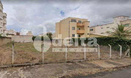 Área com 720m² disponível para venda no bairro Santa Mônica em Uberlândia-MG