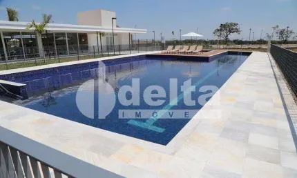 Terreno no condomínio disponível para venda no bairro Granja Marileusa em Uberlândia-MG