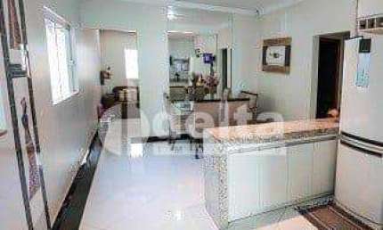 Casa Residencial disponível para venda no bairro Santa Mônica em Uberlândia-MG