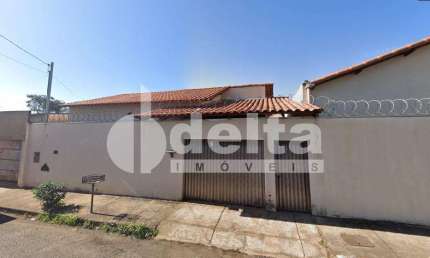 Casa residencial disponível para venda no bairro Jardim Canaã em Uberlândia-MG
