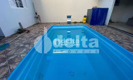 Casa Residencial disponível para venda no bairro Santa Mônica em Uberlândia-MG