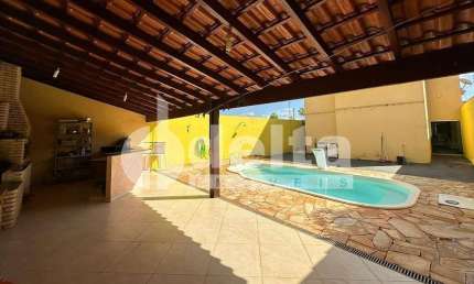 Casa com 2 quartos à venda no Santa Mônica, Uberlândia 