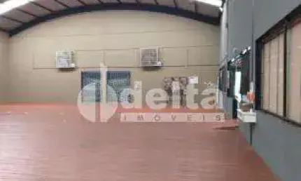 Galpão disponível para venda no bairro Chácaras Tubalina e Quartel em Uberlândia-MG