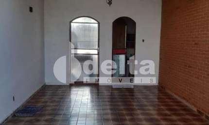 Casa residencial disponível para venda no bairro Brasil em Uberlândia-MG