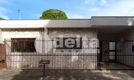 Casa Comercial disponível para Venda no bairro Martins em Uberlândia-MG