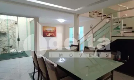 Casa residencial disponível para venda no bairro Nova Uberlândia em Uberlândia-MG