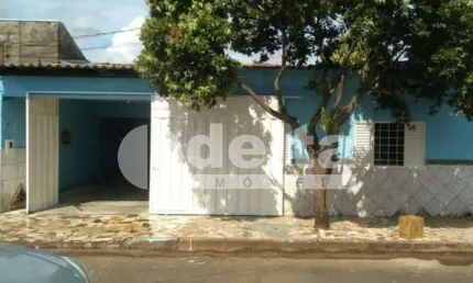 Casa residencial disponível para venda no bairro Morumbi em Uberlândia-MG